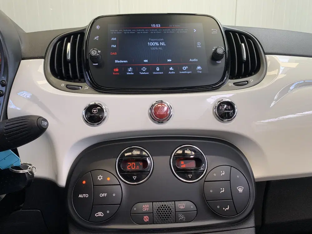 Fiat 500C 1.0 Hybrid Dolcevita LEDER-NAVI by CARPLAY uit 2022, foto 9