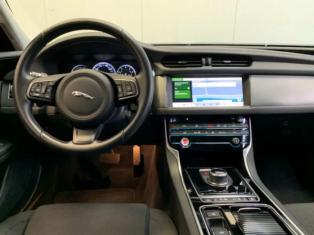 Jaguar XF 2.0t Prestige VIRTUAL COCKPIT-NAVI-LANE AS uit 2019, foto 6