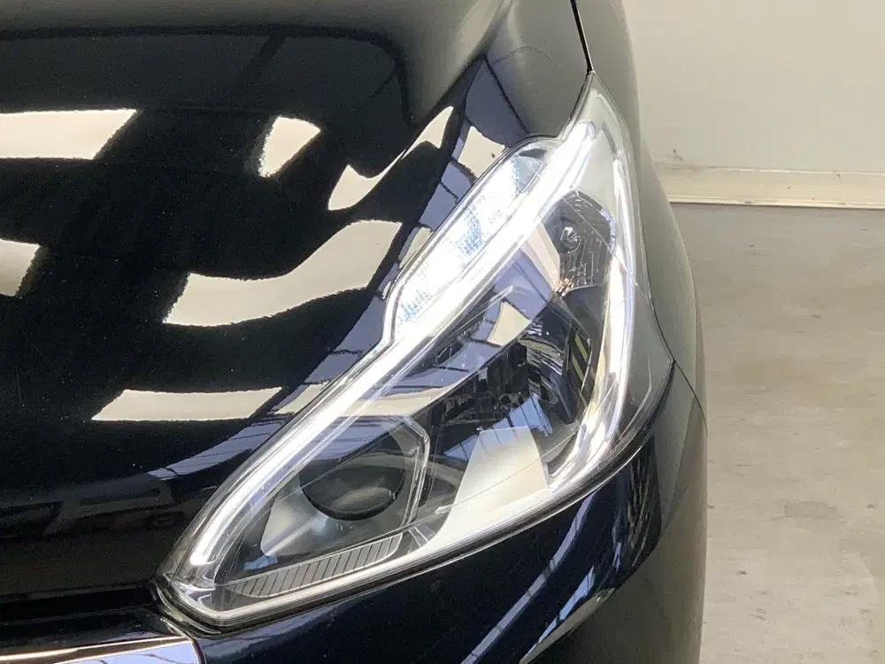 Peugeot 208 1.2 PureTech Signature NAVIGATIE-AIRCO-PDC uit 2019, foto 11
