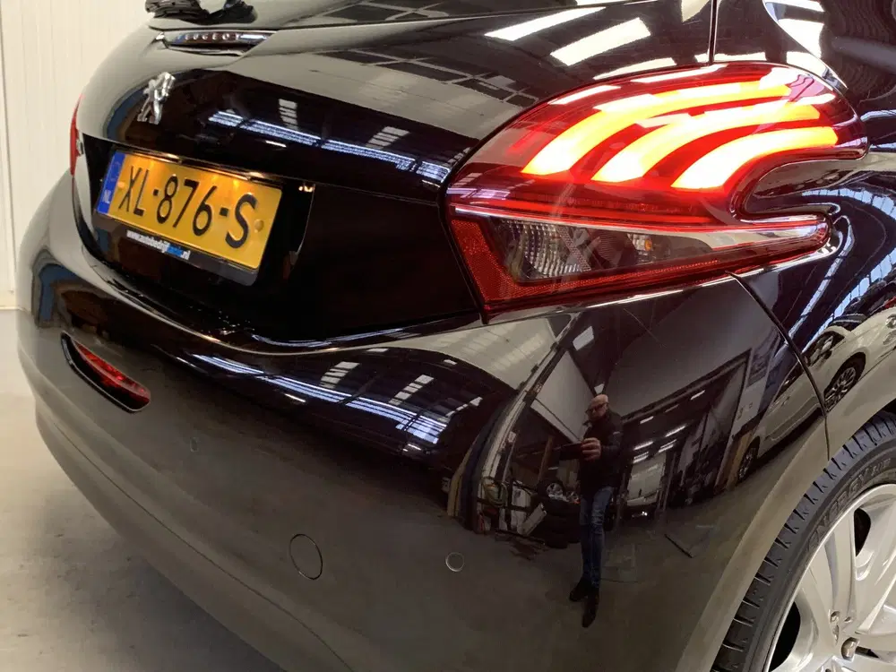 Peugeot 208 1.2 PureTech Signature NAVIGATIE-AIRCO-PDC uit 2019, foto 14