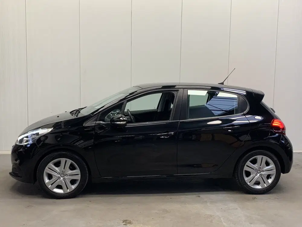 Peugeot 208 1.2 PureTech Signature NAVIGATIE-AIRCO-PDC uit 2019, foto 4