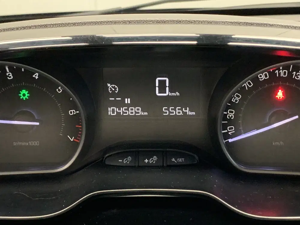 Peugeot 208 1.2 PureTech Signature NAVIGATIE-AIRCO-PDC uit 2019, foto 5