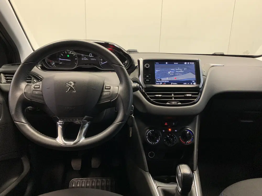 Peugeot 208 1.2 PureTech Signature NAVIGATIE-AIRCO-PDC uit 2019, foto 7