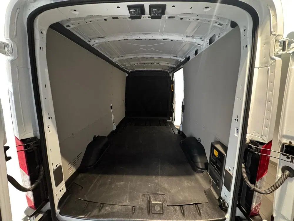 Ford Transit 350 L3H2 Trend 68 kWh 184 pk uit 2024, foto 10