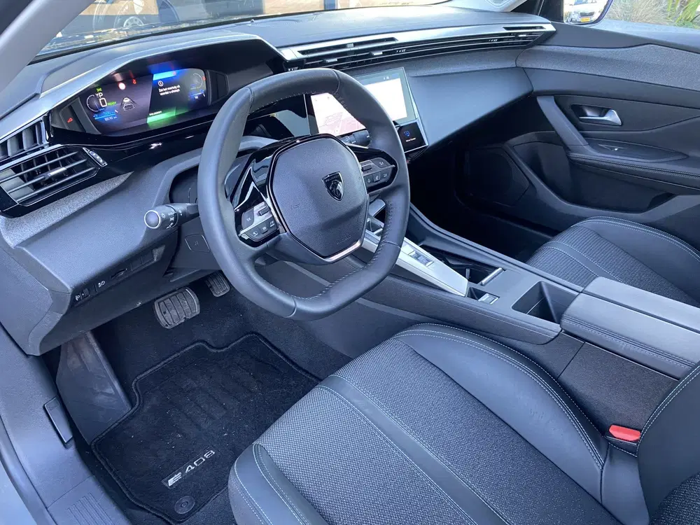 Peugeot 408 Allure 58 kWh uit 2025, foto 13