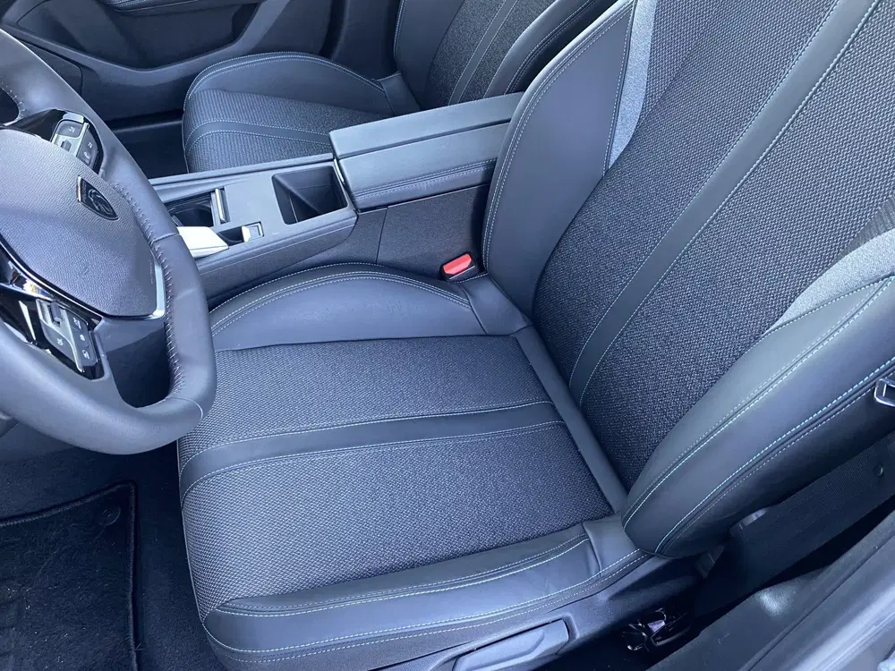 Peugeot 408 Allure 58 kWh uit 2025, foto 15
