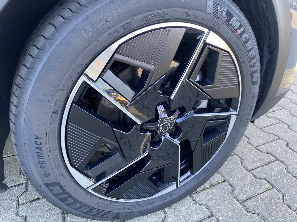 Peugeot 408 Allure 58 kWh uit 2025, foto 7