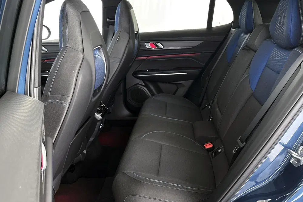 Lynk & Co 01 1.5 PHEV Panoramadak Stuur-Stoelverwarming uit 2025, foto 9