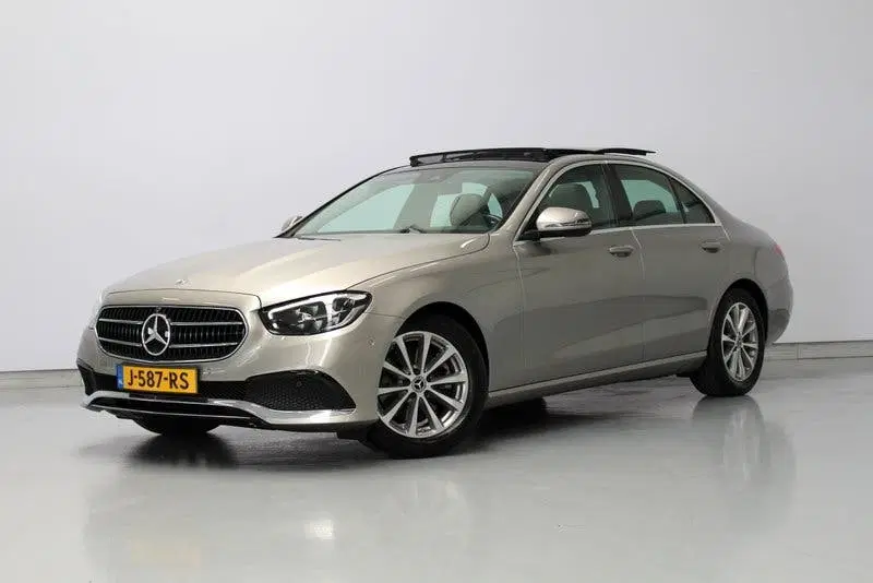 Mercedes-Benz E-Klasse 200 Business Solution Avantgarde 198P uit 2020, foto 2