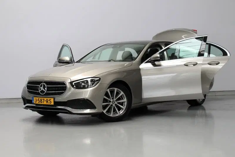 Mercedes-Benz E-Klasse 200 Business Solution Avantgarde 198P uit 2020, foto 3