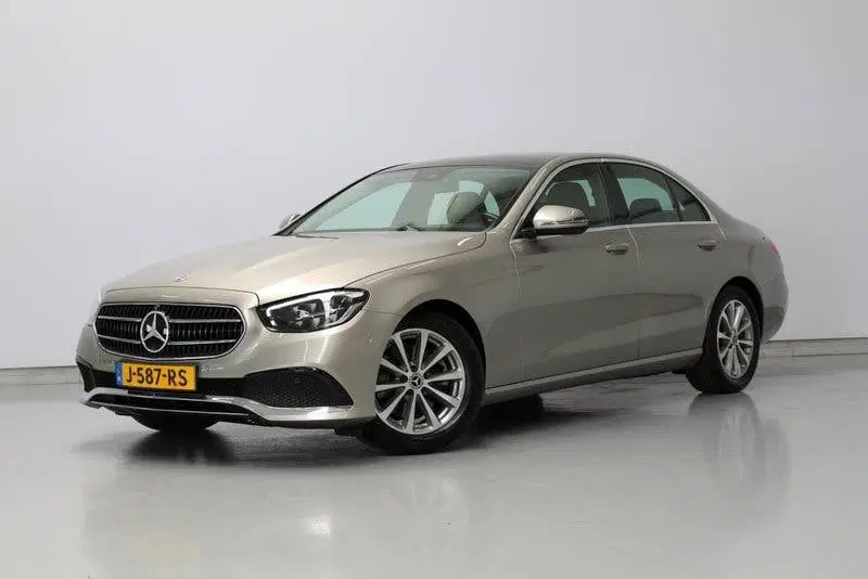 Mercedes-Benz E-Klasse 200 Business Solution Avantgarde 198P uit 2020, foto 4