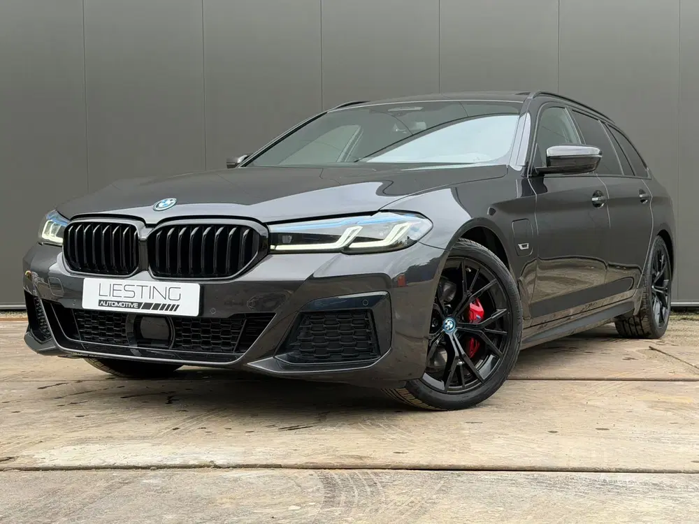 BMW 5-serie 530e xDrive M-Sport Pro Pano Trekhk H uit 2022