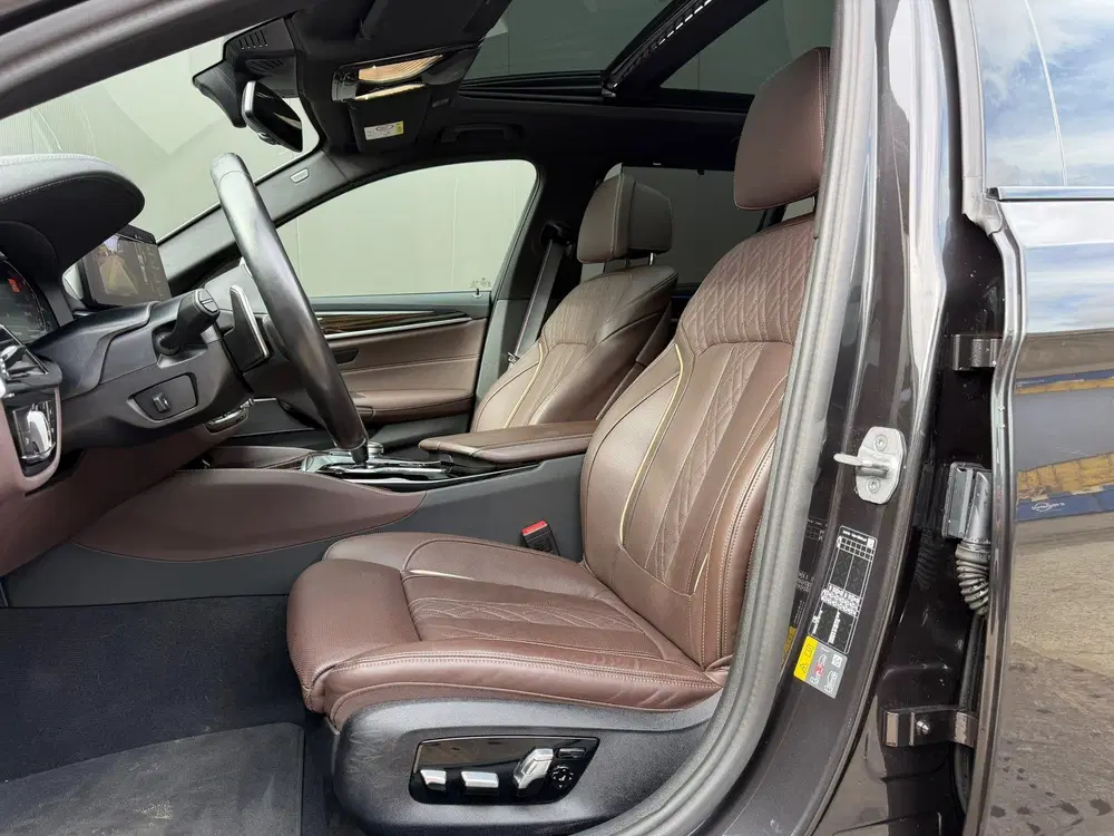 BMW 5-serie 530e xDrive M-Sport Pro Pano Trekhk H uit 2022, foto 7