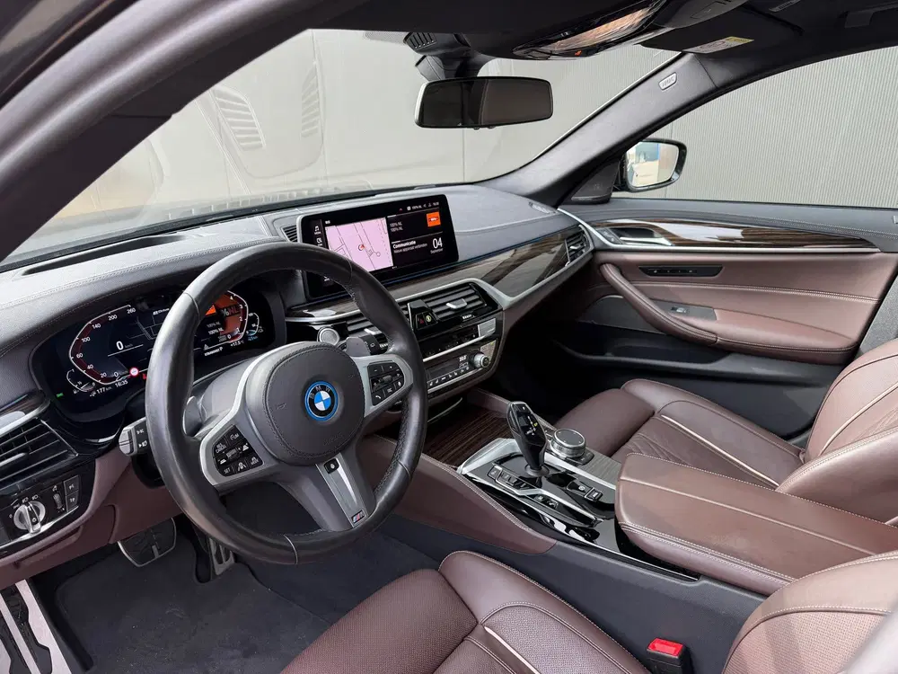 BMW 5-serie 530e xDrive M-Sport Pro Pano Trekhk H uit 2022, foto 8
