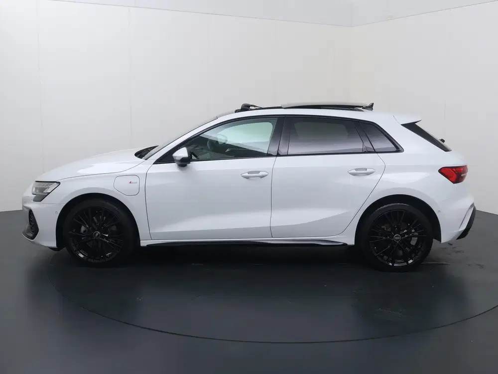 Audi A3 40 TFSI e S edition uit 2025, foto 2