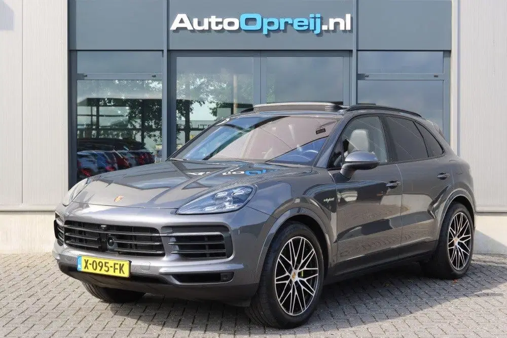 Porsche Cayenne 3.0 E-Hybrid Platinum Edition Chrono uit 2021
