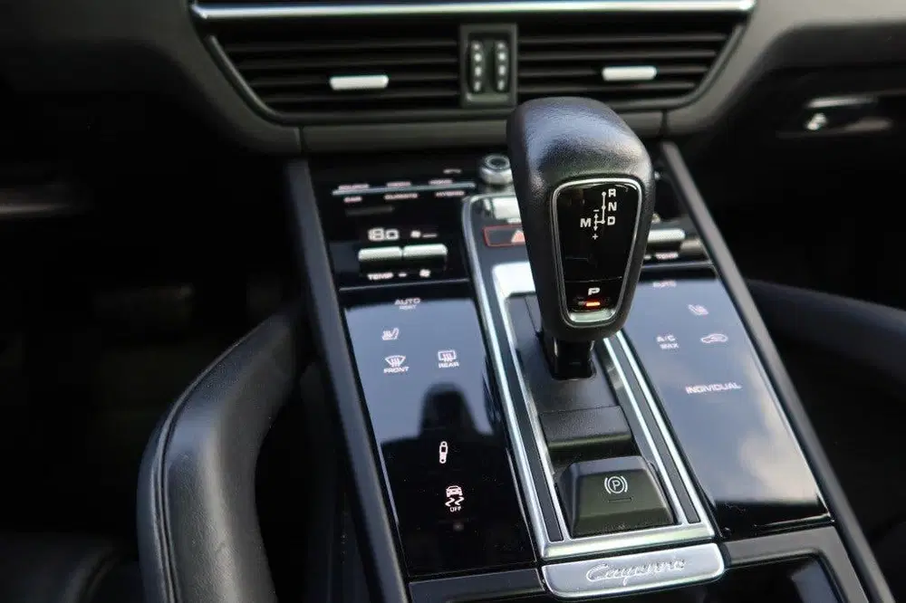 Porsche Cayenne 3.0 E-Hybrid Platinum Edition Chrono uit 2021, foto 13