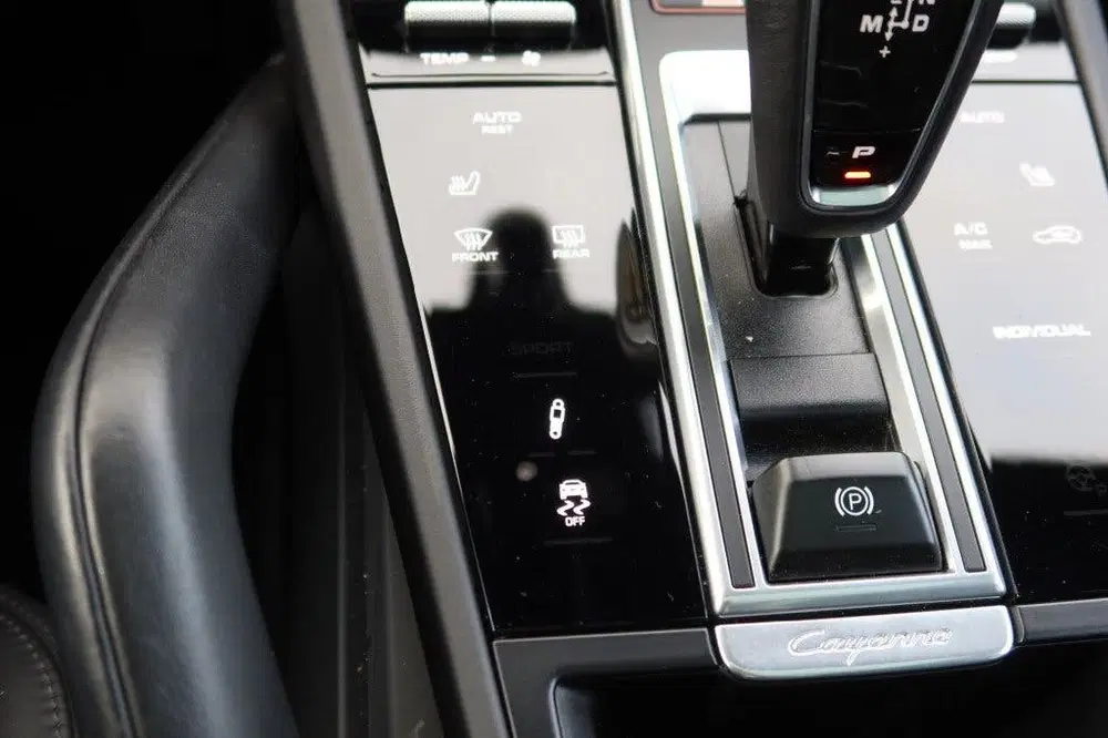 Porsche Cayenne 3.0 E-Hybrid Platinum Edition Chrono uit 2021, foto 14