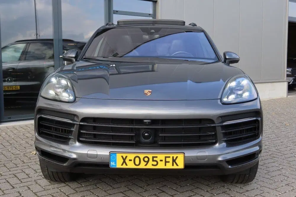 Porsche Cayenne 3.0 E-Hybrid Platinum Edition Chrono uit 2021, foto 2