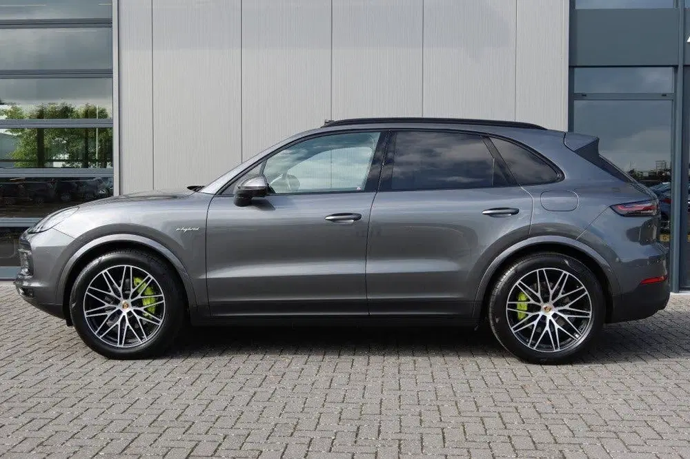 Porsche Cayenne 3.0 E-Hybrid Platinum Edition Chrono uit 2021, foto 3