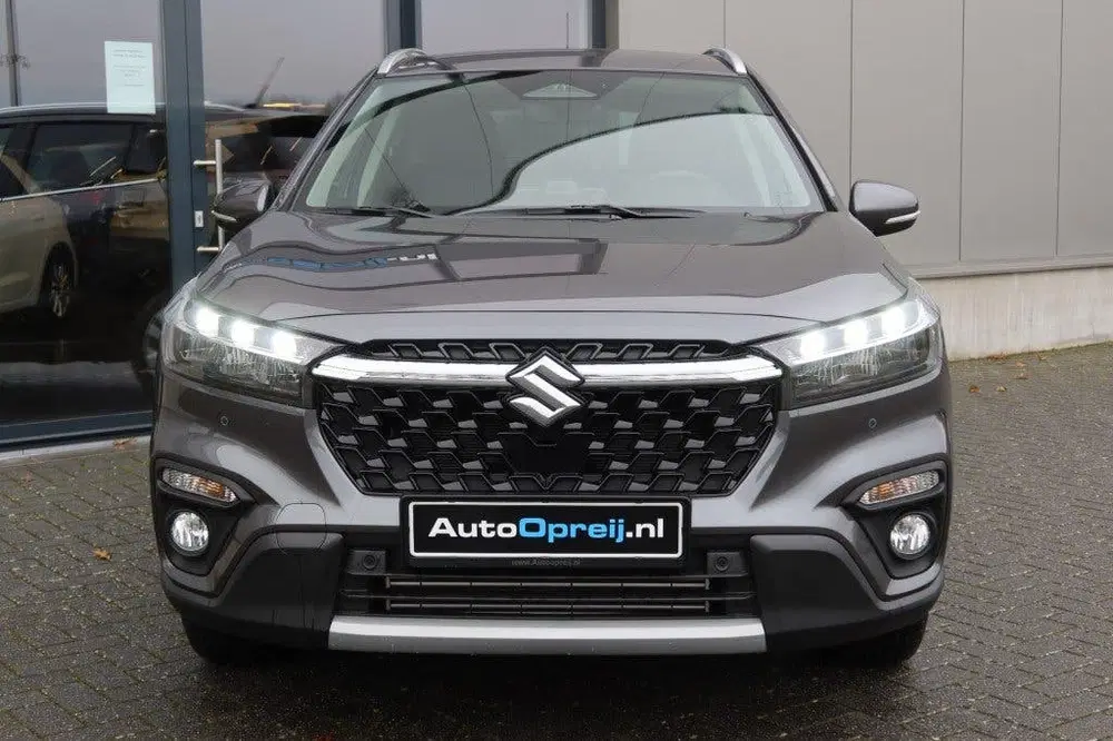 Suzuki S-Cross 1.4 Boosterjet Select Smart Hybrid AUTOMAA uit 2026, foto 2