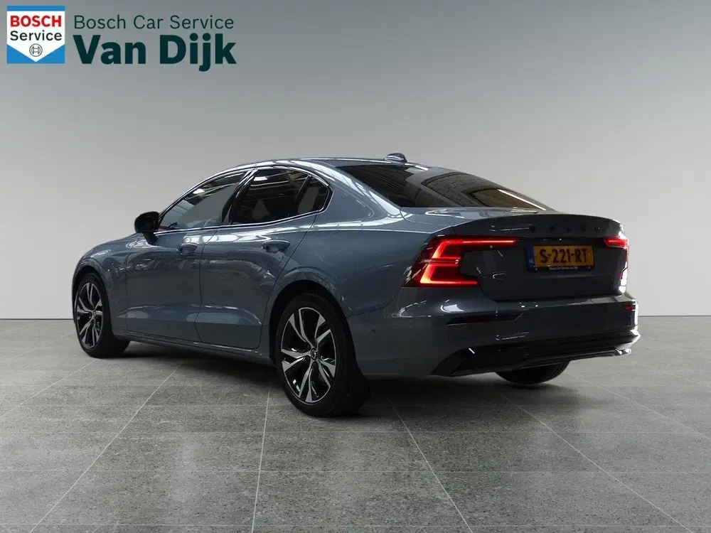 Volvo S60 B4 plus dark uit 2023, foto 10
