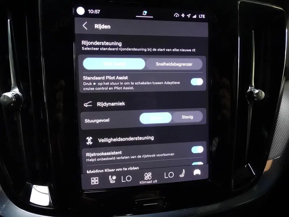 Volvo S60 B4 plus dark uit 2023, foto 11