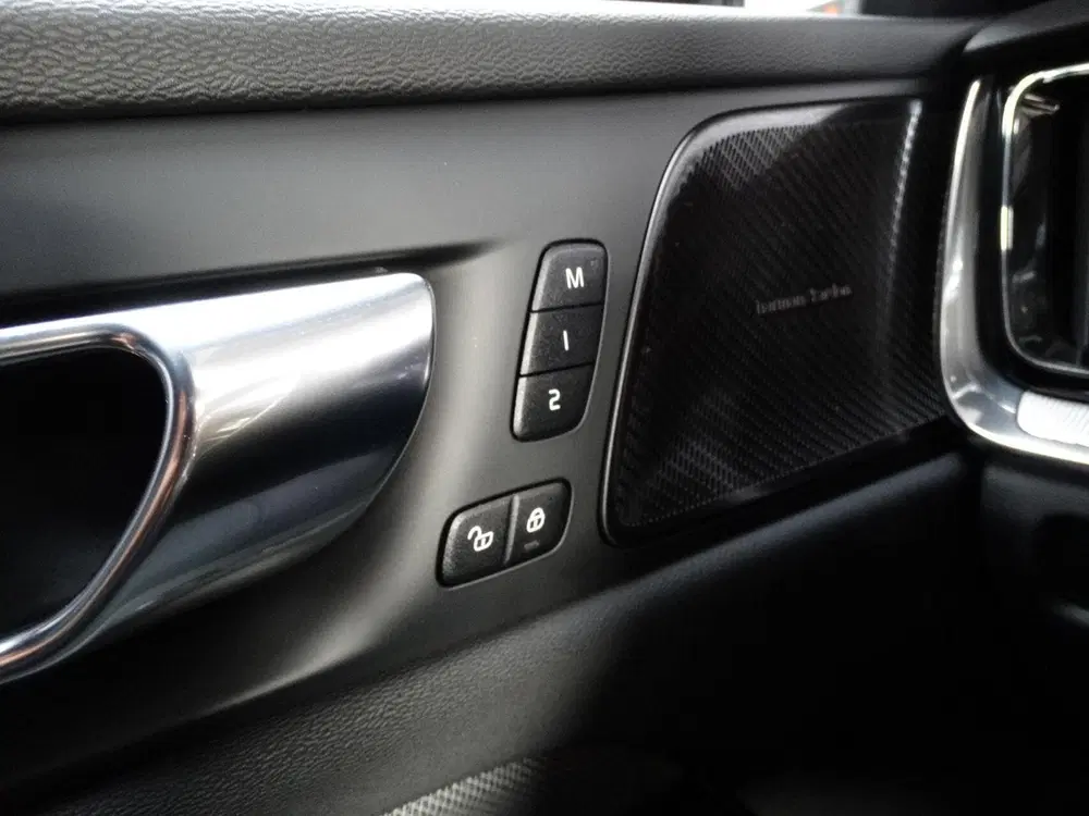Volvo S60 B4 plus dark uit 2023, foto 13