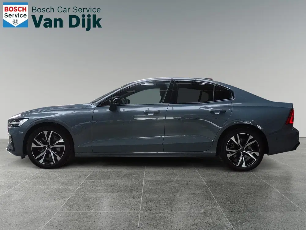 Volvo S60 B4 plus dark uit 2023, foto 5