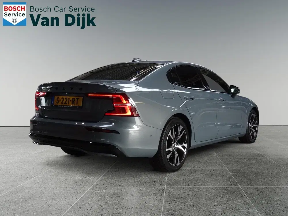 Volvo S60 B4 plus dark uit 2023, foto 6