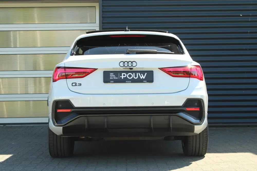 Audi Q3 45 TFSIe 245pk S Edition uit 2022, foto 11