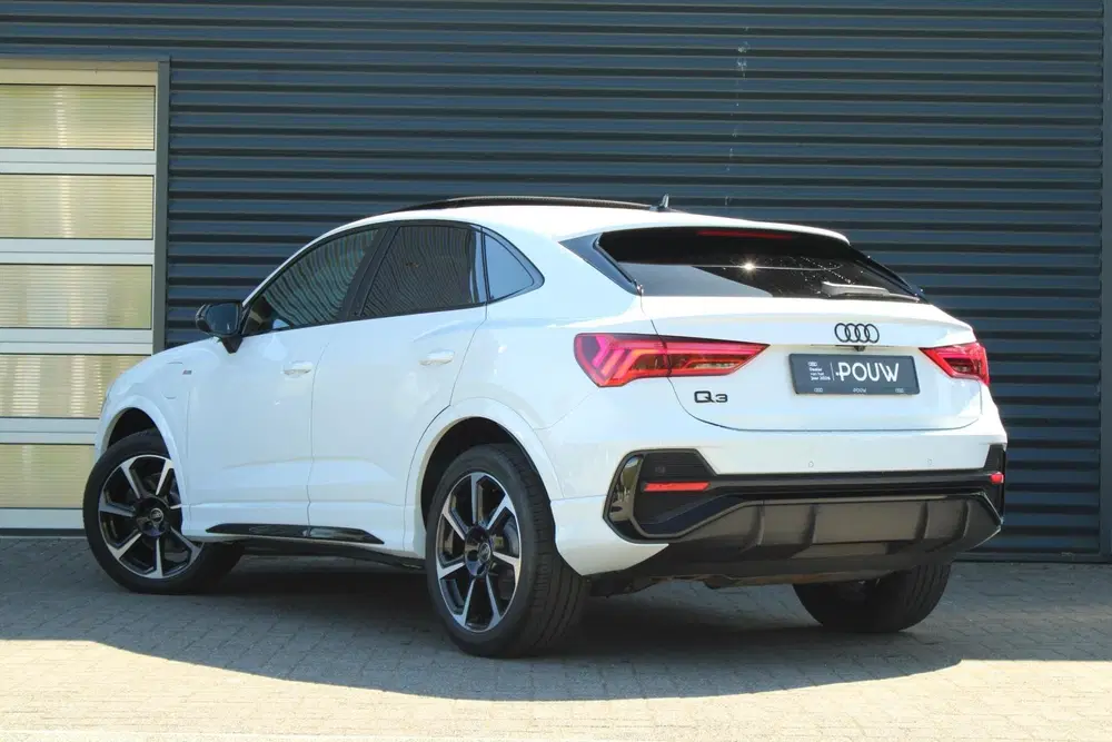 Audi Q3 45 TFSIe 245pk S Edition uit 2022, foto 13