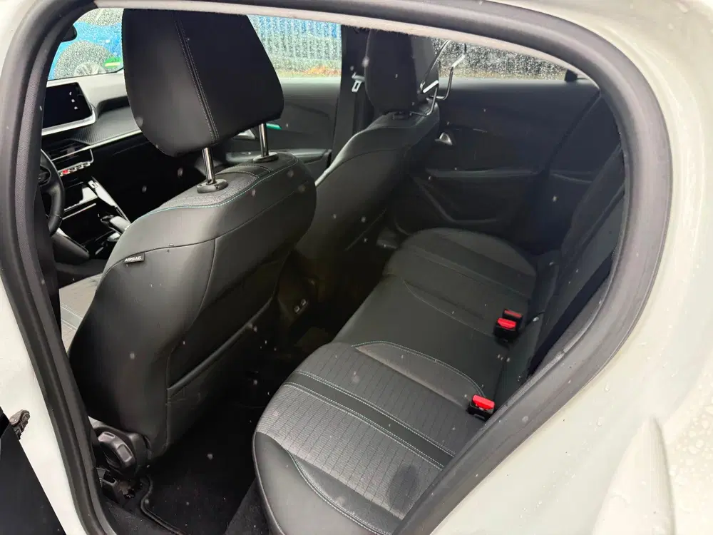 Peugeot 208 1.2 PureTech Allure Automaat uit 2021, foto 10