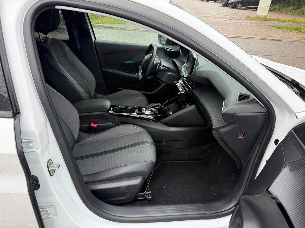 Peugeot 208 1.2 PureTech Allure Automaat uit 2021, foto 11