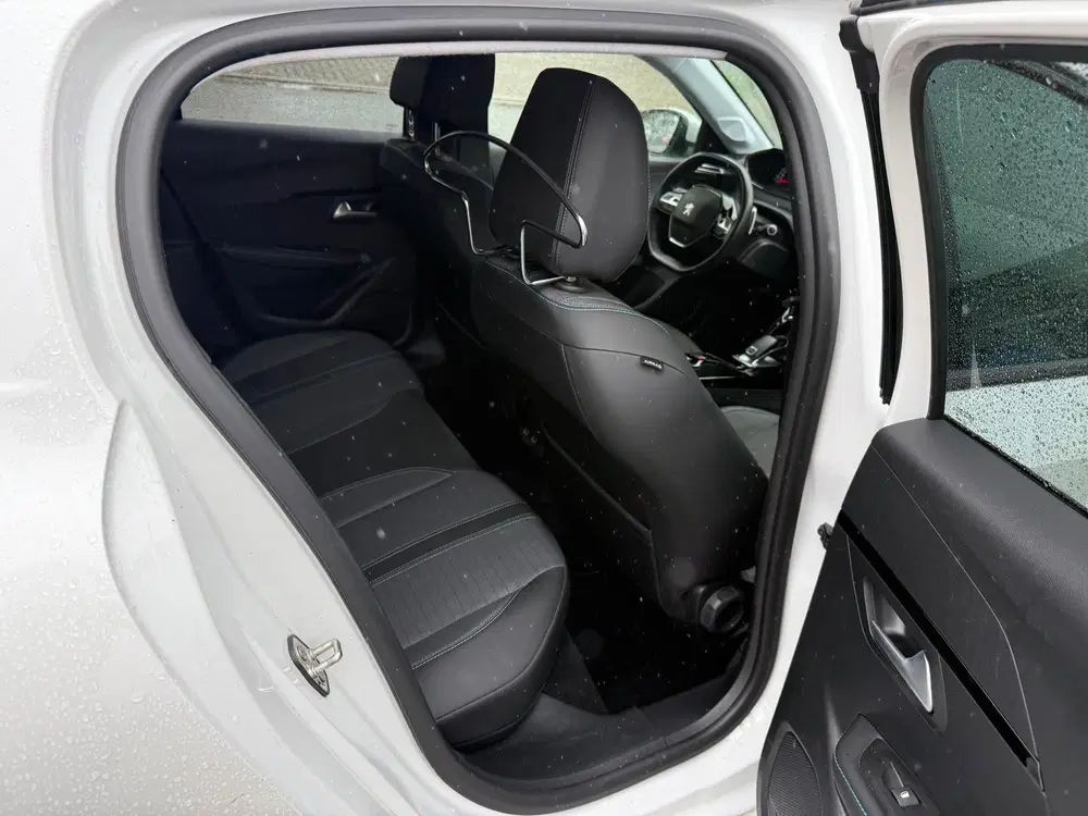 Peugeot 208 1.2 PureTech Allure Automaat uit 2021, foto 12