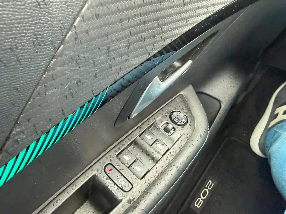 Peugeot 208 1.2 PureTech Allure Automaat uit 2021, foto 14