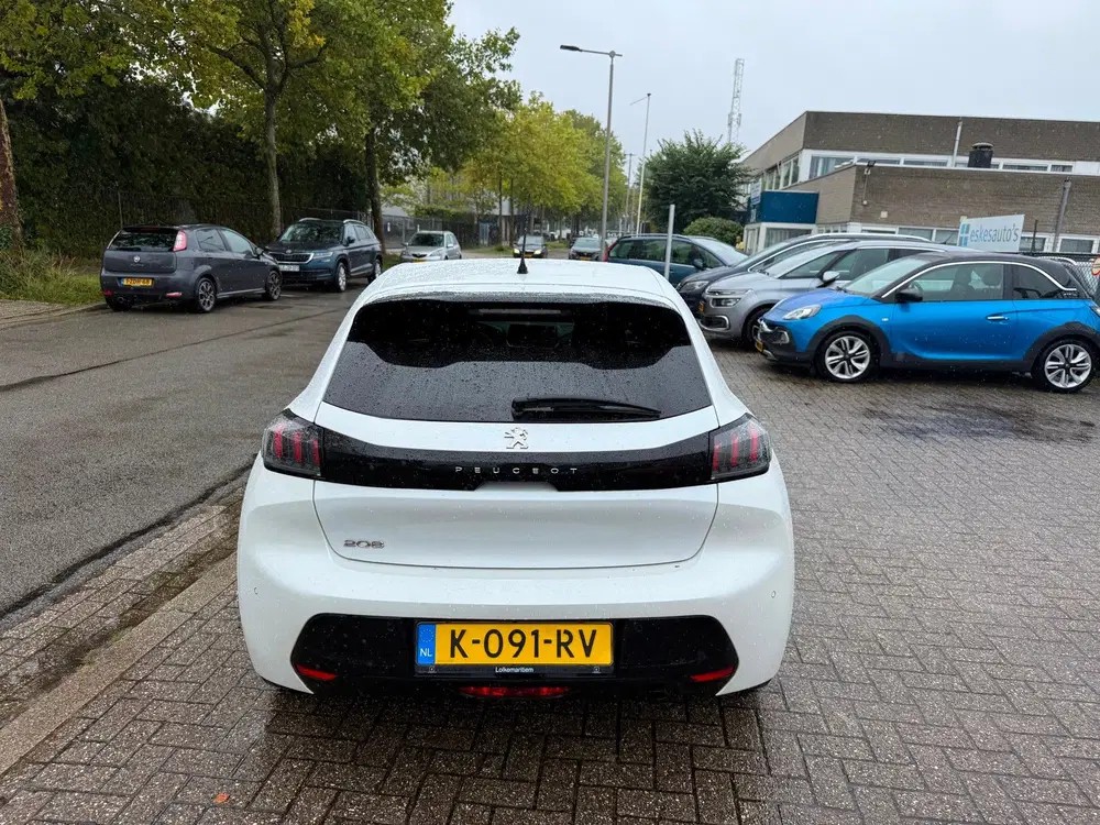 Peugeot 208 1.2 PureTech Allure Automaat uit 2021, foto 6