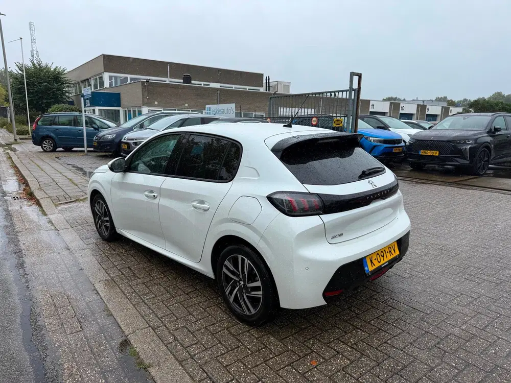 Peugeot 208 1.2 PureTech Allure Automaat uit 2021, foto 7