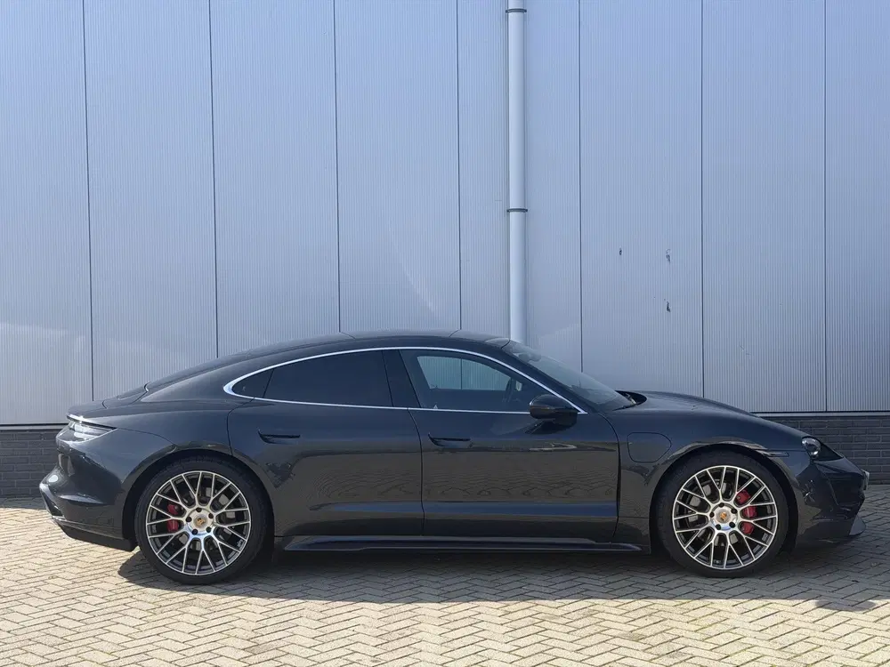 Porsche Taycan 4S Performance 84 kWh uit 2020, foto 11