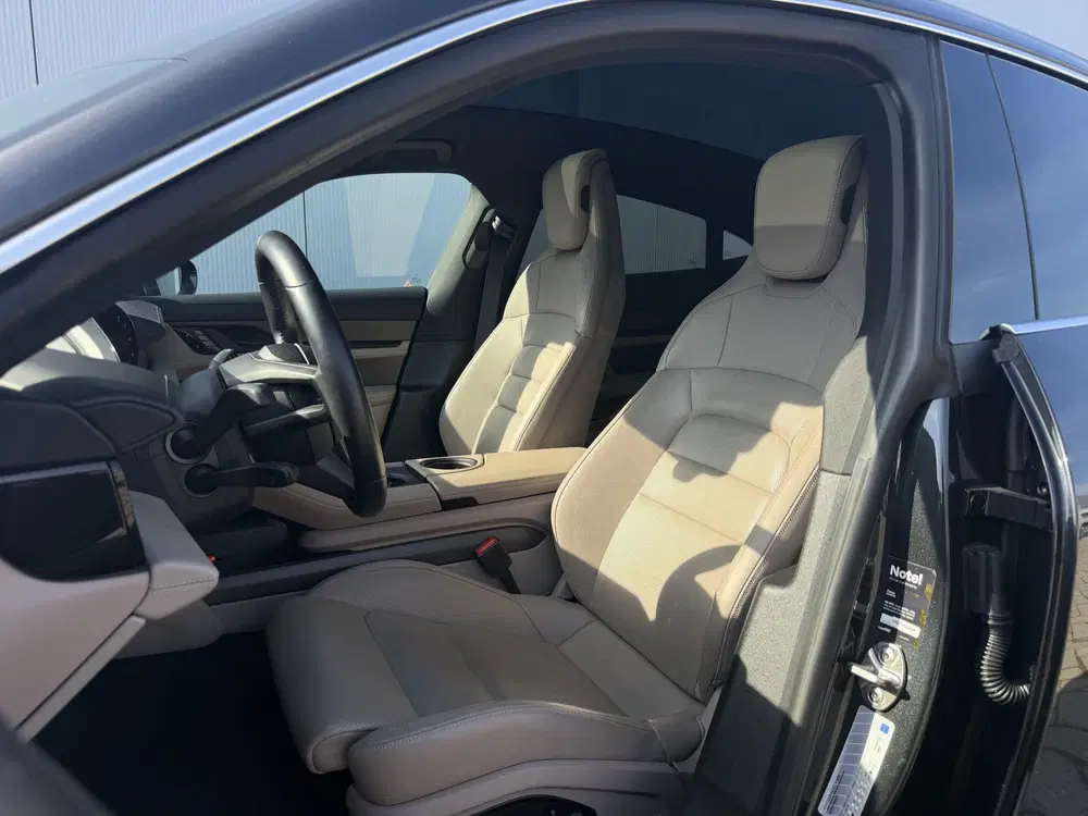 Porsche Taycan 4S Performance 84 kWh uit 2020, foto 12