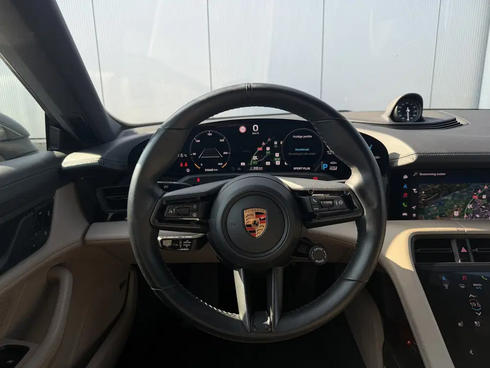 Porsche Taycan 4S Performance 84 kWh uit 2020, foto 6