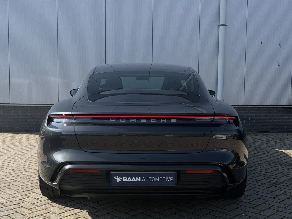 Porsche Taycan 4S Performance 84 kWh uit 2020, foto 9