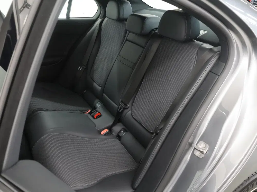 Mercedes-Benz C-Klasse 300 e Business Solution uit 2025, foto 11