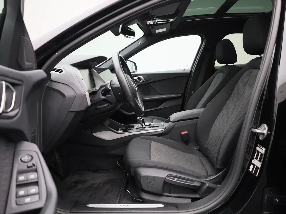 BMW 1-serie 118i Executive uit 2023, foto 11