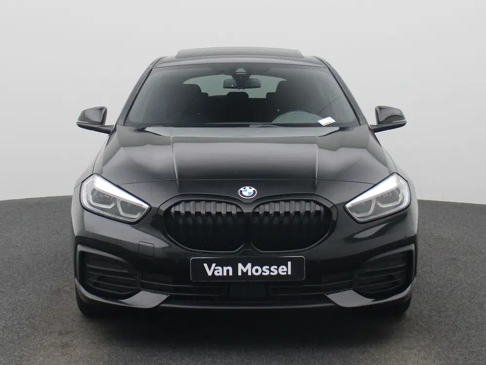 BMW 1-serie 118i Executive uit 2023, foto 3