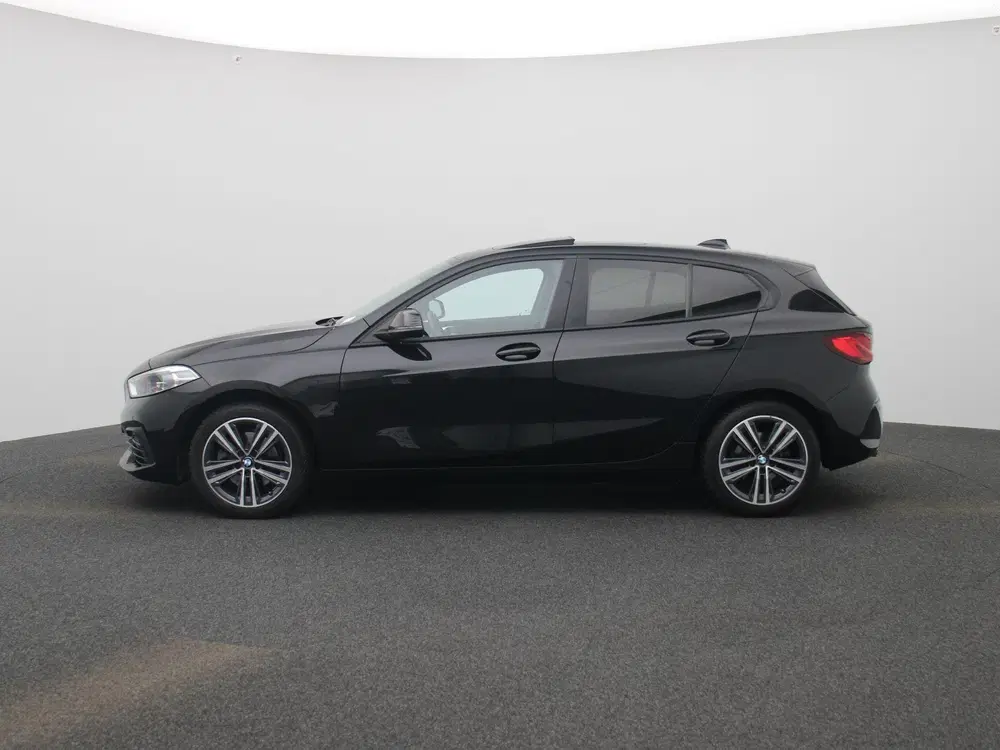 BMW 1-serie 118i Executive uit 2023, foto 4