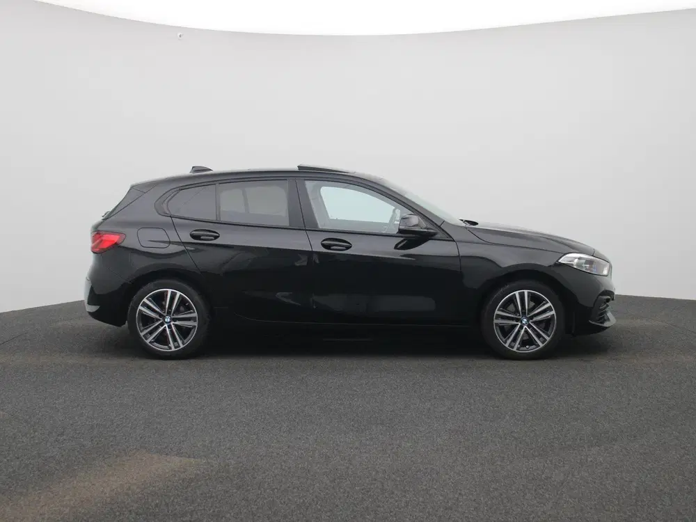 BMW 1-serie 118i Executive uit 2023, foto 6
