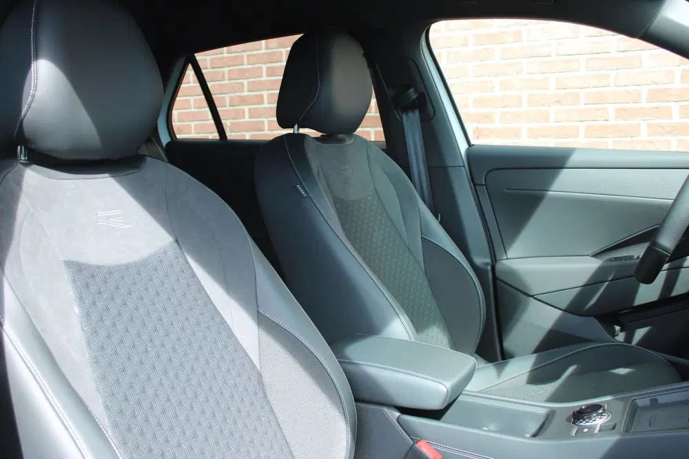 Volkswagen T-Roc 1.5 eTsi 150PK R-Line Edition uit 2026, foto 12