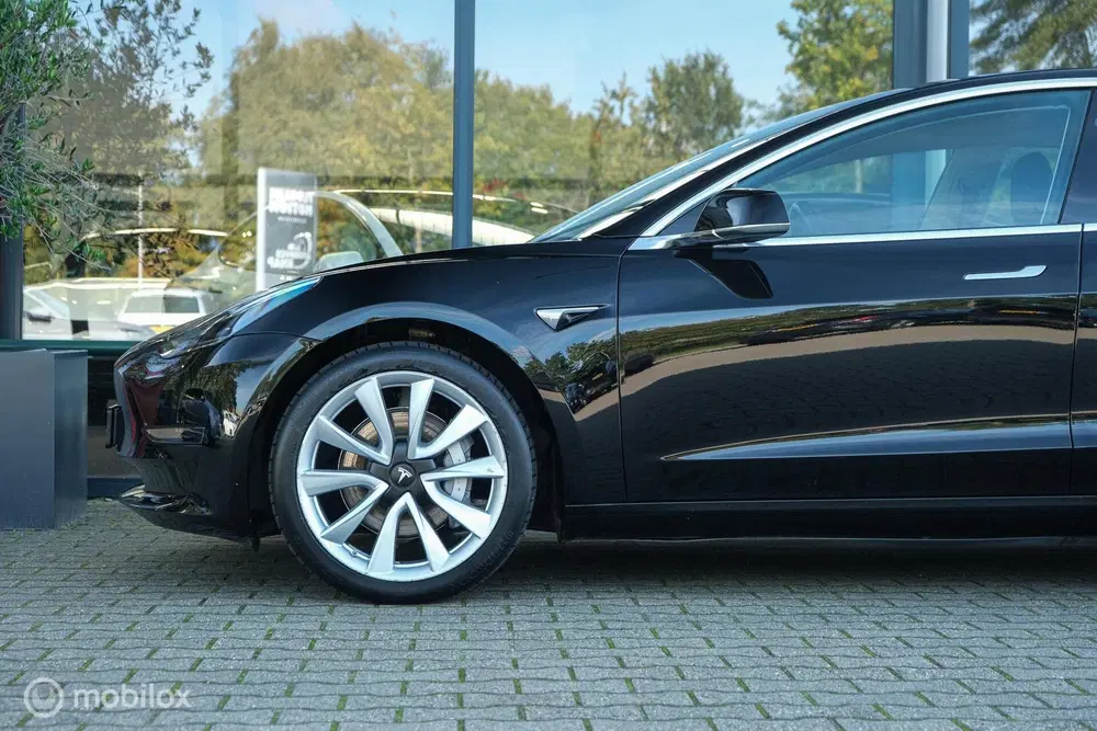 Tesla Model 3 Long Range AWD 75 kWh uit 2019, foto 3