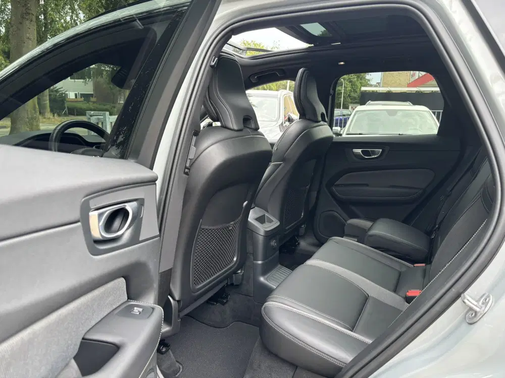 Volvo XC60 T6 Recharge AWD Ultimate Dark Pano 360 Hea uit 2023, foto 13